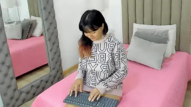 Offline zusan_king_ on StripChat